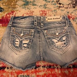 Size 28 shorts! Light wash denim, super cute and great condition. No flaws.